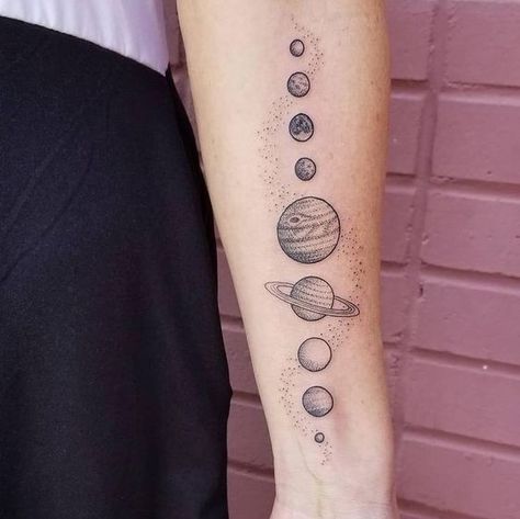 Tatuaje Cover Up, Tattoo Fixes, Harry Tattoos, Solar System Tattoo, Planet Tattoos, Tattoo Shirts, Space Tattoo, Cute Tattoos For Women, 1 Tattoo