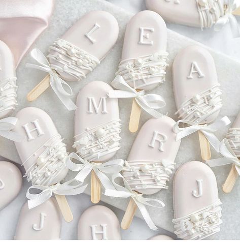 Wedding Cakesicles, Magnum Cake, Eid Moubarak, Popsicles Cake, Wedding Business Ideas, Rose Gold Wedding Cakes, Cake Pop Designs, Flower Sugar Cookies, Bridal Cookies