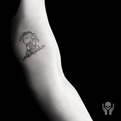 Linus tattoo Linus Charlie Brown, Linus Peanuts, Linus Blanket, Snoopy Tattoo, Browning Tattoo, X Tattoo, Tattoo Instagram, Simple Tattoos, Tatting