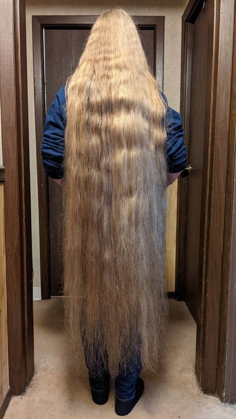 Yes ..I got to cut that .. Uncut Hair, Hair Ritual, Hair Pics, Long Healthy Hair, Long Hair Pictures, Hair Styles Men, Long Straight Hair, Very Long Hair, Beautiful Long Hair