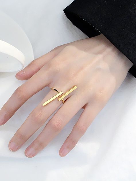 Geometric Engagement Ring, Gold Finger Rings, Gold Rings Simple, Bar Ring, Pretty Hands, Geometric Ring, Chunky Rings, Cuff Rings, Finger Rings