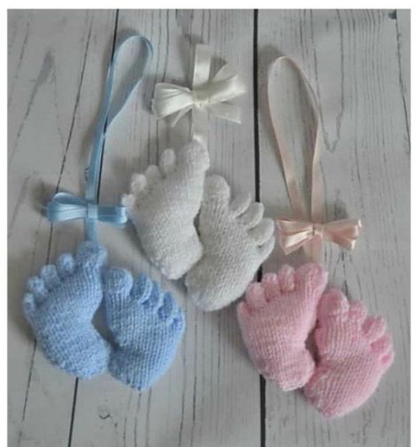 Acknowledgement; https://www.facebook.com/385239954881708/posts/2669394763132871/ Pram Charms, Knitted Baby Booties, Mary Maxim, Knitting Patterns Toys, Pattern Knitting, Pattern Pictures, Pdf Knitting Pattern, Knitted Baby, Knitting For Kids