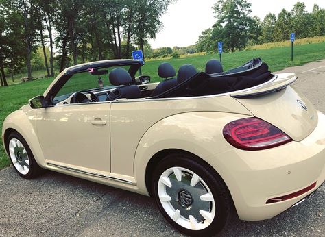 2019 Beetle Convertible, Yellow Vw Beetle Convertible, 2019 Vw Beetle, 2019 Vw Beetle Convertible, Vw Beetle Convertible Aesthetic, Cute Convertible Car, Volts Wagon Beetle, 2019 Volkswagen Beetle, Vw Beetle Accessories