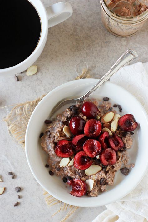 Recipe for easy and healthy chocolate covered cherry overnight oats. This make-ahead breakfast tastes like dessert and features lots of fresh cherries! Cherry Overnight Oats, Fresh Cherry Recipes, Breakfast Goals, Night Oats, Chocolate Covered Cherry, Thm Breakfast, Overnight Oats Recipe Healthy, Chocolate Covered Cherries, Best Vegetarian Recipes