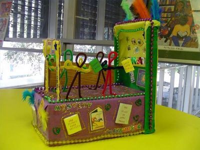 Strategies for Decorating a Shoebox Parade Float Project for Children Shoebox Float Ideas, Mardi Gras Classroom, Kids Parade Floats, Shoebox Float, Mardi Gras Kid, Carnival Floats, Mardi Gras Float, Mardi Gras Crafts, Parade Float