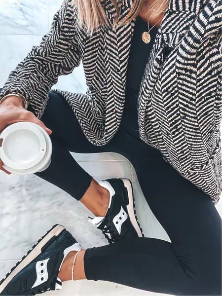 Wool Blazer Outfit Women, Blazer Outfits For Women, Herringbone Blazer, Biking Outfit, Black Herringbone, White Herringbone, Grey Blazer, Fish Bone, Blazer Outfits