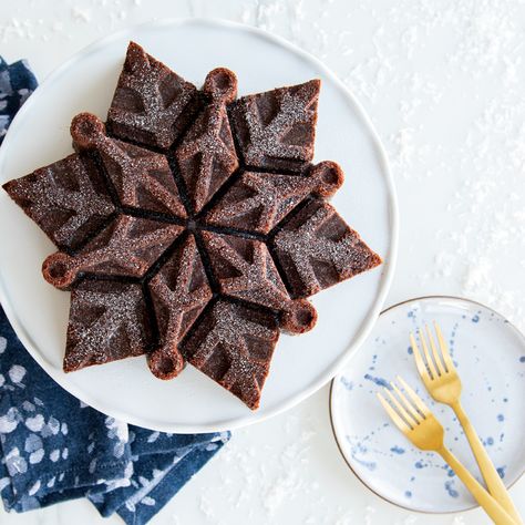 https://www.nordicware.com/recipe/peppermint-fudge-cake/ Chocolate Texture, Peppermint Fudge, Pull Apart Cake, Snowflake Cake, Mini Cake Pans, Cake Shapes, Fudge Cake, Bundt Cakes Recipes, Nordic Ware