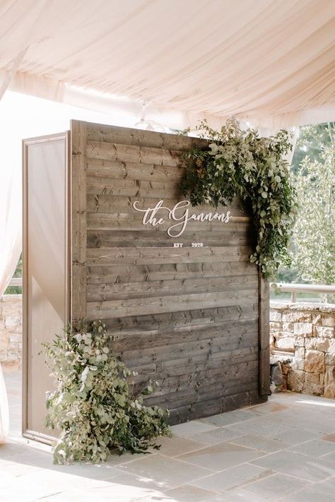 Wood Backdrop Wedding, Barnsley Gardens, Wedding Photo Walls, Church Foyer, Boho Wedding Backdrop, Photowall Ideas, Hopelessly Romantic, Themed Wedding Decorations, Wedding Extras