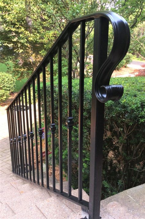 Traditional Wrought Iron Porch Railing - Great Lakes Metal Fabrication Front Steps Railing, Metal Front Porch, Iron Porch Railing, Steps Railing, Wrought Iron Railing Exterior, Wrought Iron Porch Railings, Iron Railings Outdoor, Porch Railing Designs, Wrought Iron Railings