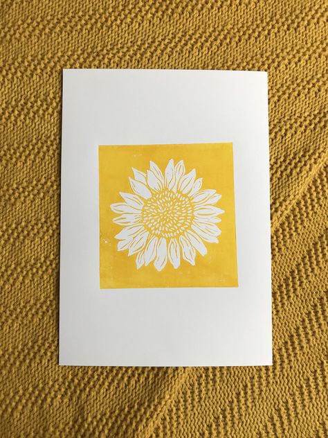 Lino Print Flowers Easy, Flower Linocut Print, Sunflower Block Print, Sunflower Lino Print, Lino Print Simple, Linolium Printing Easy, Lino Print Ideas Simple, Sunflower Linocut, Lino Print Ideas Easy