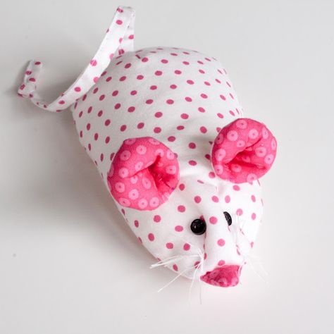 Mouse Bean Bag Bean Bag Animals, Mouse Crafts, Soft Toy Patterns, Sewing Stuffed Animals, Bean Bags, Sewing Toys, Love Sewing, Soft Dolls, Stuffed Toys