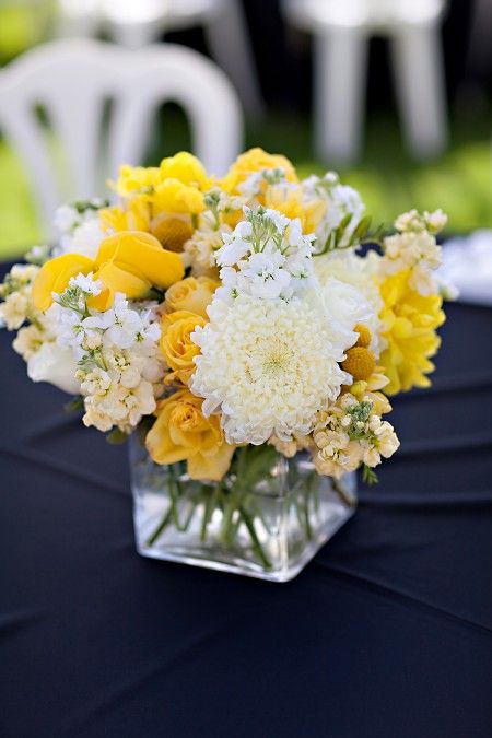 Yellow Centerpiece Ideas, Yellow Flowers Centerpiece, Yellow Flower Table Arrangements, White And Yellow Centerpiece Wedding, White And Yellow Flower Arrangements Table Settings, Yellow Flower Centerpieces, White Flower Yellow Center, Wedding Centerpeices, Marigold Wedding