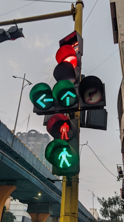 traffic signal, glitch, wtf Traffic Signal Aesthetic, Mali Princ, Road Signal, Driving Test Tips, Traffic Signals, Traffic Camera, Adopt Idea, Road Photography, Traffic Lights