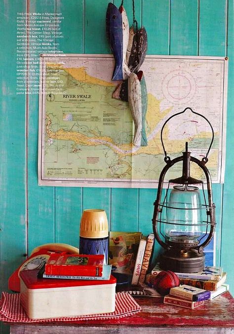 Nautical Beach Cottage Vignette with Old Lantern Distressing Painted Wood, Lake Cabin Decor, Beach Shacks, Shabby Chic Beach, Fishermans Cottage, Cottage Exteriors, Old Lanterns, Haus Am See, Country Cottage Decor