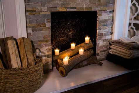 Faux Fireplace Logs, Fireplace Decor Candles, Design Camino, Wood Burning Fireplace Inserts, Faux Fireplace Mantels, Fake Fireplace, Gorgeous Fireplaces, Faux Fireplace Diy, Build A Fireplace