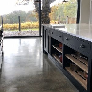 Concrete Floors Living Room, Polished Concrete Kitchen, Concrete Kitchen Floor, Concrete Floors In House, Polished Concrete Floor, Concrete Countertops Kitchen Diy, Concrete Interiors, Concrete Stained Floors, Concrete Countertops Kitchen