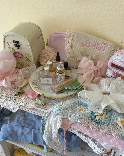 end of summer dump 🪡🎀🧺🩰🧸 #cottagecore #shabbychic #shabbychicstyle #coquette #coastalgrandmother cottagecore style, shabby chic, coquette aesthetic, hair bow, coastal grandmother grandma granddaughter, hair accessories, pastel aesthetic Coquette Aesthetic Hair, Shabby Chic Outfits, Plastic Jesus, Chic Coquette, Summer Dump, Grandma Granddaughter, Shabby Chic Aesthetic, Shabby Chic Clothes, Coquette Cottagecore