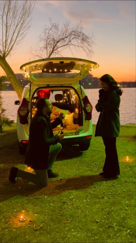 Car picnic, ring, marriage proposal, engagement, proposal, isaidyes Parking Lot Proposal, Car Proposal Ideas, Beach Proposal Setup Simple, Gf Proposal Ideas, Gf Proposal, Cute Ways To Propose, Boyfriend Proposal, Valentines Board, Simple Proposal