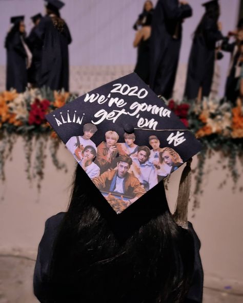 Kpop Graduation Caps Skz, Grad Cap Ideas Kpop, Kpop Graduation Cap Ideas, Skz Graduation, Skz Graduation Cap, K Pop Graduation Caps, Stray Kids Graduation Cap, Kpop Grad Cap, Kpop Graduation Caps