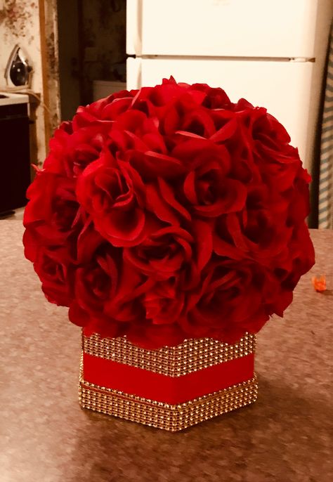 Red White And Gold Party Decorations, Red And Gold Centerpieces, Hollywood Party Centerpieces, Wedding Decorations Diy Centerpiece, Class Reunion Decorations, Quinceanera Centerpieces, 16th Birthday Decorations, Engagement Party Favors, Rosé Theme