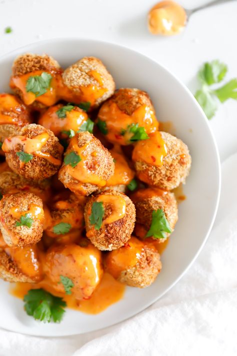 Fast Appetizers Easy, Bang Bang Sauce, Asian Seasoning, Bang Bang Chicken, Chicken Balls, Chicken Meatball Recipes, Recipe Using Chicken, Ground Chicken Recipes, Meatballs Easy