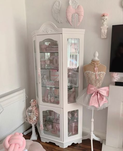 Vintage Girly Room, Dream Bedroom Inspiration, Pink Room Decor, Coquette Room, Princess Room, Future Room, Girly Room, Cute Bedroom Decor, Dream House Rooms