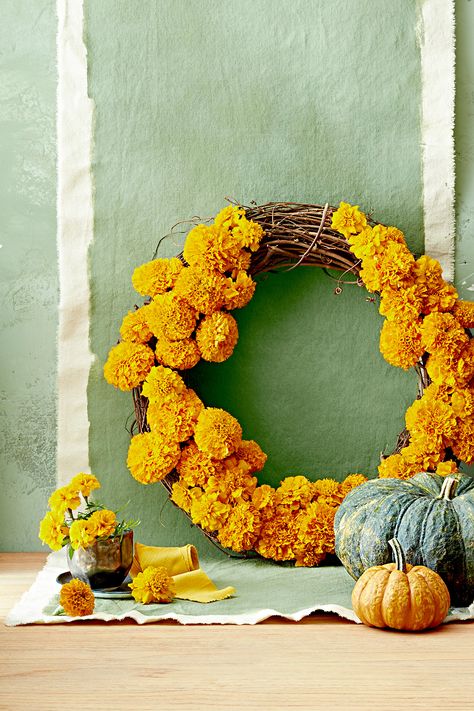 Natural Fall Decor, Crochet Autumn, Fall Home Decor Ideas, Fall Color Schemes, Fall Decor Dollar Tree, Fall Decorating Ideas, Casa Halloween, Easy Fall Decor, Fall Living Room Decor