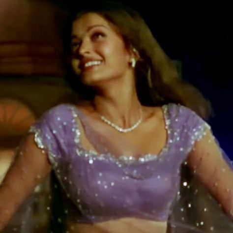 Aishwarya Rai Lavender Lehenga, Aishwarya Rai Purple Lehenga, 90s Bollywood Lehenga, 90s Model Aesthetic, Lavender Lehenga, 90s Wedding Dress, Deva Cassel, Indian Fits, Fav Outfit