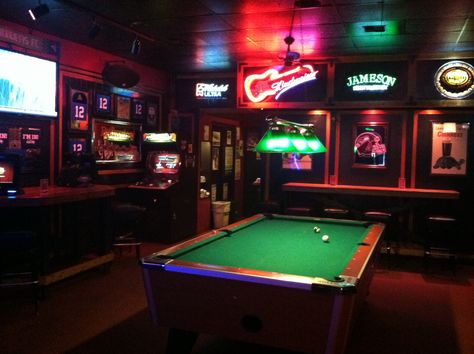 Resturant Decor, Sport Bar Design, Pool Tables For Sale, Snooker Room, Pub Ideas, Blue Sky Wallpaper, Dream Basement, Sport Bar, Pool Hall