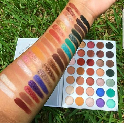 Check out the Jaclyn Hill X Morphe Palette Giveaway by CASEY VEE on YouTube!!! #makeup #giveaway #feeebies https://youtu.be/aDFRyeJU09U Morphe Jaclyn Hill Palette Looks, Jaclyn Hill Palette Looks, Morphe Jaclyn Hill Palette, Jaclyn Hill Eyeshadow Palette, Morphe Palette, Makeup Pallets, Makeup Hacks Beauty Secrets, Jaclyn Hill Palette, Jaclyn Hill