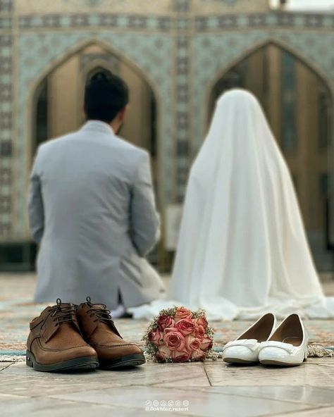 Islamic Wedding Photoshoot, Nikah Photoshoot, Shia Couple, Engagement Party Photo Ideas, Marriage Poses, Muslim Wedding Photos, Muslim Wedding Photography, Muslimah Wedding, Marriage Photography