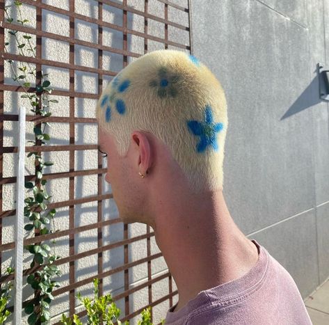 Men's bleach hair with hand-painted flowers. 📷: @filthtosilk (IG) #MensHair #BleachHair #HandPaintedHair #MenHairDesigns Bleach Buzz Cut, Bleach Buzz, Buzz Designs, Buzz Cut Styles, Madame Pompadour, Bleach Hair, Extremely Long Hair, Hairstyle Trends, Facial Muscles