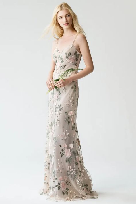 Modern Bridesmaid Dresses, Baju Kahwin, Jenny Yoo Bridesmaid, Nigerian Recipes, Modern Bridesmaid, Embroidered Tulle Dress, Convertible Bridesmaid Dress, Embroidered Wedding Dress, Chic Brides