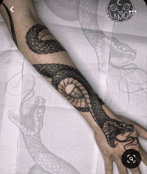 King Cobra Tattoo, Rattlesnake Tattoo, Black Snake Tattoo, Half Sleeve Tattoos Sketches, Half Sleeve Tattoo Stencils, Around Arm Tattoo, Cobra Tattoo, Tattoo Snake, Half Sleeve Tattoos Drawings