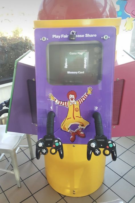 Childhood 2000s, Retro Mcdonalds, Daphne Aesthetic, Childhood Nostalgia 2000s, Mcdonald's Aesthetic, Arcade Aesthetic, Gaming Nostalgia, Free Mcdonalds, Play Place