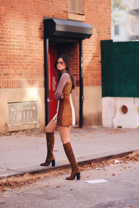 Brown Knee High Boots Outfit, Knee High Boots Outfit, Fall Books, We Wore What, Suede Outfit, High Boots Outfit, Outfits 70s, Brown Knee High Boots, Leather Knee Boots