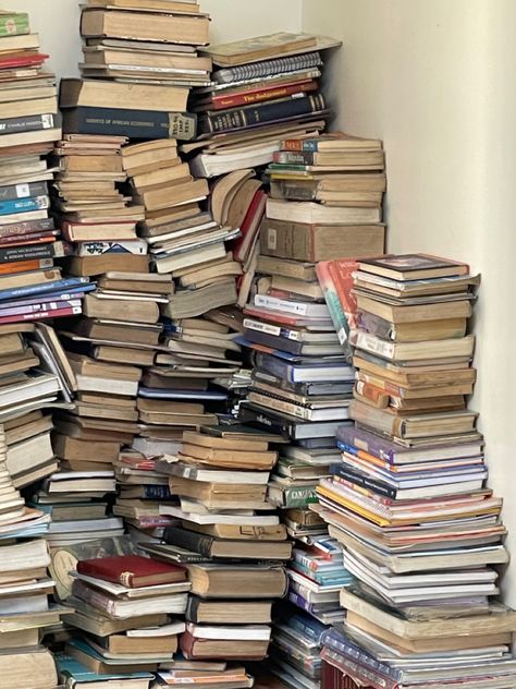 Book Worms Aesthetic, Book Piles, Book Pile, Lots Of Books, Reading Motivation, Chaotic Academia, Pile Of Books, Library Science, Library Aesthetic