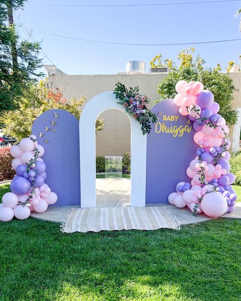 Online Pic, Outdoor Birthday Party Decorations, Gender Reveal Baby Shower Themes, Rapunzel Birthday Party, Deco Ballon, Garden Butterfly, Bridal Shower Balloons, Outdoors Birthday Party, Simple Birthday Decorations