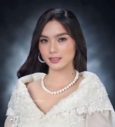 Graduation Make Up Look For Filipina, Filipiniana Graduation Picture, Graduation Pic Makeup, Graduation Picture Makeup, Makeup For Graduation Pictures, Pictorial Graduation, Hairstyle For Graduation Pictorial, Grad Pictorial, Grad Photos Makeup