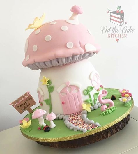 Mushroom Cakes, Fairy House Tutorial, Fairy House Cake, Polymer Clay Candle, Mushroom Cake, Fairy Birthday Cake, Candy Theme Birthday Party, Fairy Garden Birthday Party, House Tutorial