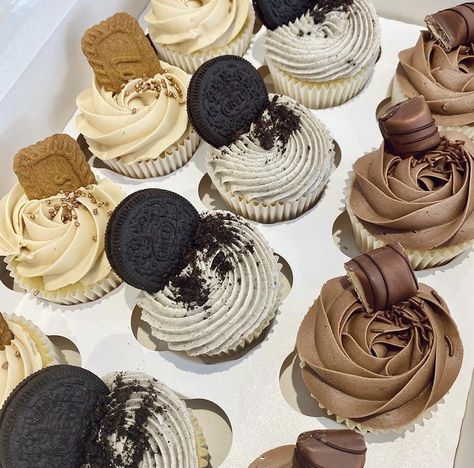 Cupcake Chocolate Decoracion, Oreo Birthday Cupcakes, Chocolate Cupcake Designs Ideas, Man Birthday Cupcakes, Cupcakes Packaging Ideas, Cupcake Buisness Ideas, Masculine Cupcakes, Cupcakes 50th Birthday, Cupcake Designs For Men