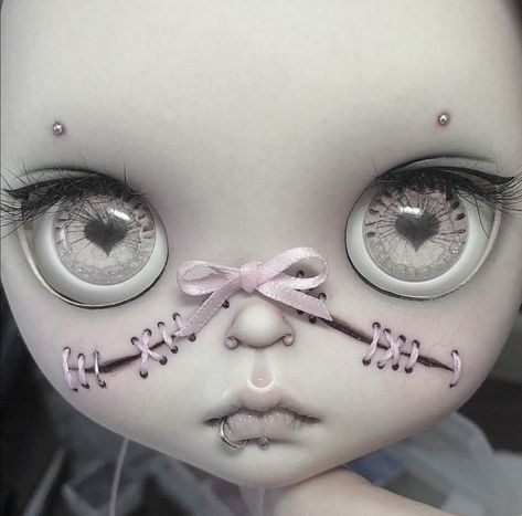 Aura Heart, Creepy Doll, Girl Interrupted, Priscilla Presley, Header Banner, Angel Aura, Heart Eyes, Blythe Doll, Black Beauty