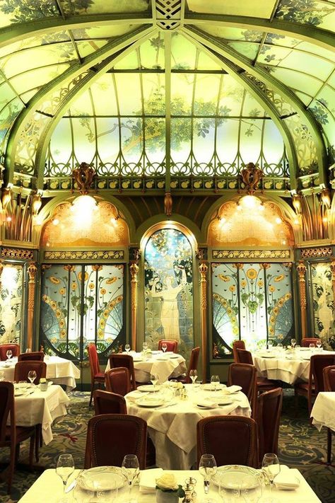 La Fermette Marbeuf ~ Paris 8ème~ magnificent neighborhood restaurant built in 1900, with wonderful food. 5, rue Marbeuf, Paris. Architecture Art Nouveau, Restaurants In Paris, Art Nouveau Decor, Restaurant Paris, Art Nouveau Architecture, Paris Restaurants, Fancy Restaurant, Paris Travel, Beautiful Buildings