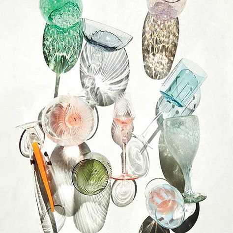 So inspiring this picture of a collection of different shapes of glasses in all shades of pastel. Tip of the day, buy vintage glassware and mix and match. Vintage Glassware Aesthetic, Illusion Fotografie, Drink Styling, Stills Photography, Garden Dinner, Glass Photography, 강아지 그림, Prop Styling, Coloured Glass