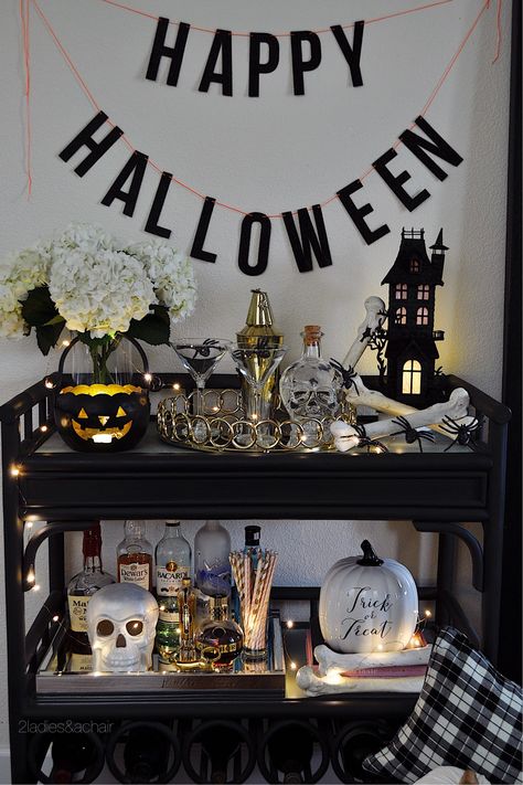 Halloween Bar Cart, Diy Halloween Home Decor, Halloween Tour, Halloween Home Decor Ideas, Bar Cart Ideas, Dekorasi Halloween, Halloween Bar, Easy Diy Halloween Decorations, Halloween Bedroom