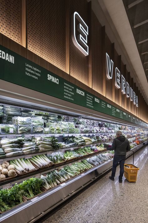 Grocery Design, Supermarket Design Interior, Brescia Italy, Grocery Store Design, Food Retail, Supermarket Design, Healthy Workout, 카페 인테리어 디자인, Exposed Concrete