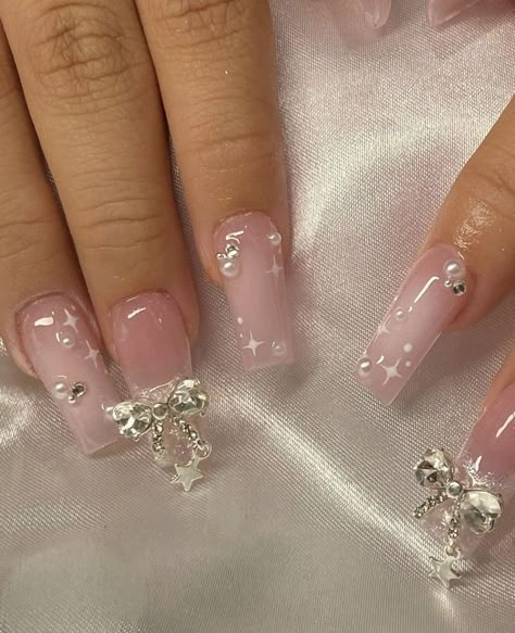 Nails W Charms, Classy Acrylic Nails, Pretty Gel Nails, Really Cute Nails, Soft Nails, Bling Acrylic Nails, Gem Nails, Kawaii Nails, Pink Acrylic Nails