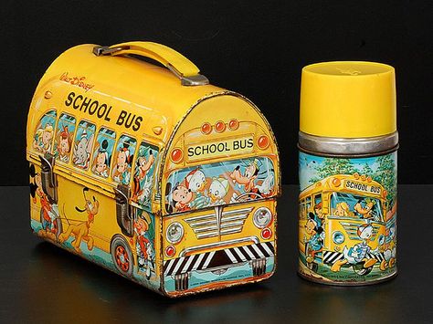 Walt Disney school but lunchbox-had this in first grade. Oh wow, I remember having this. Disney Lunch Box, Metal Lunchboxes, Lunch School, Lunch Box Thermos, Vintage Lunch Boxes, Vintage Lunch, School Buses, Vintage Thermos, Childhood Memories 70s