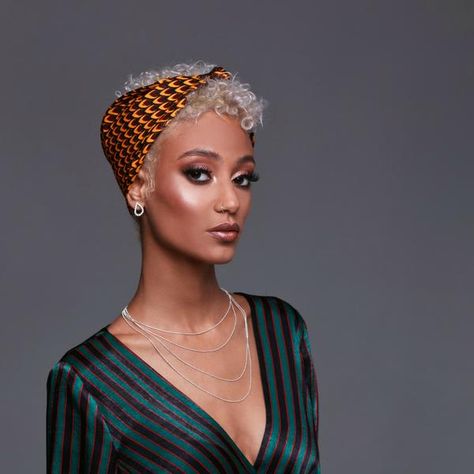 Bandana Hairstyles Short, Short Blonde Pixie, Natural Hair Short Cuts, Hair Wrap Scarf, Hair Scarf Styles, Head Scarf Styles, Pelo Afro, Blonde Pixie Cuts, Pixie Cut Wig