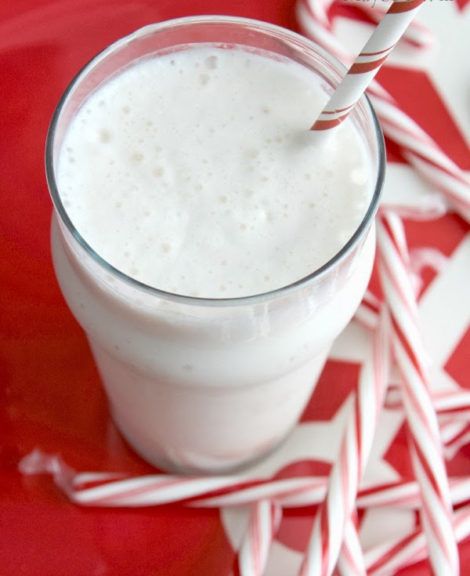 Candy Cane Protein Shake - My Bariatric Solutions Isagenix Shakes, Pancakes Protein, Yummy Protein Shakes, Peppermint Ice Cream, Protein Shake Smoothie, Protein Powder Recipes, Shakes Drinks, Protein Shake Recipes, Free Candy